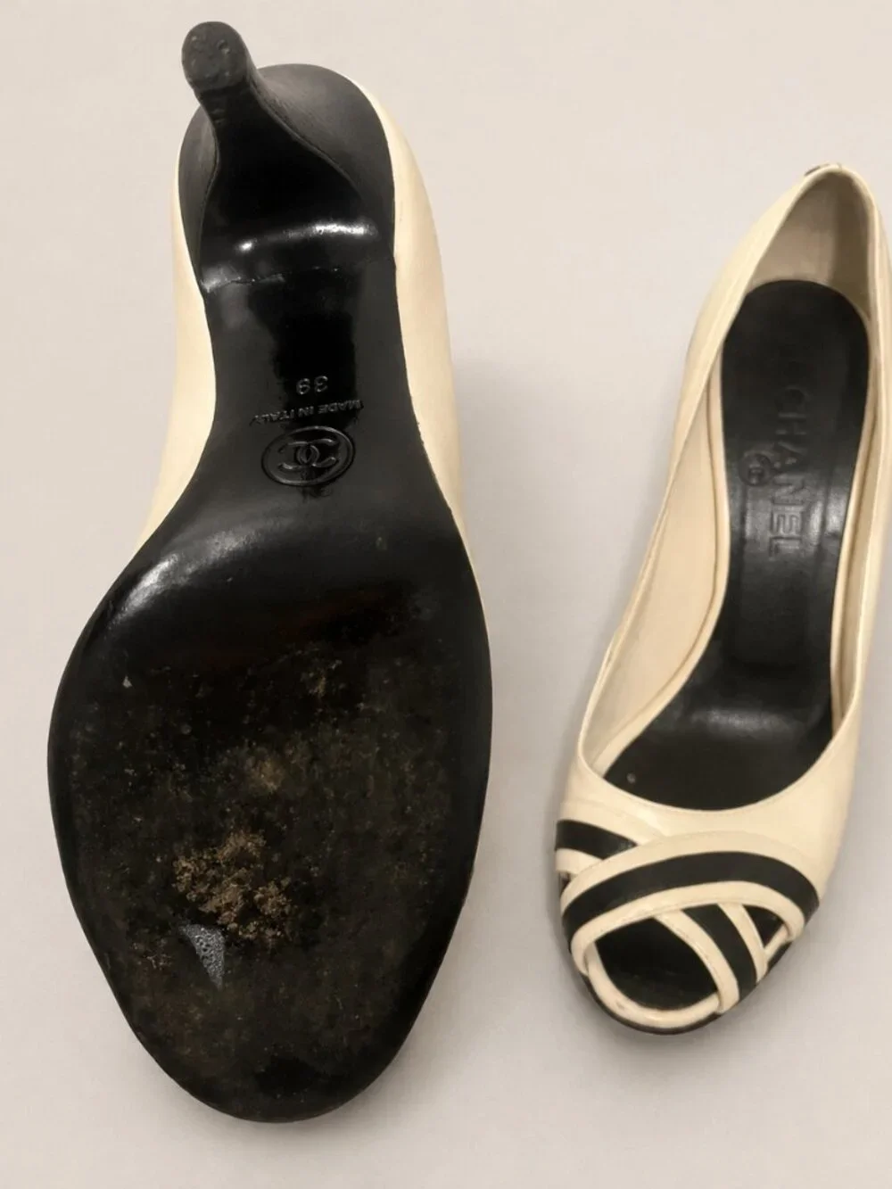 Vintage Chanel Two-Tone Cream White Black Peep-Toe Pumps IT 39 us size 8.5 rare